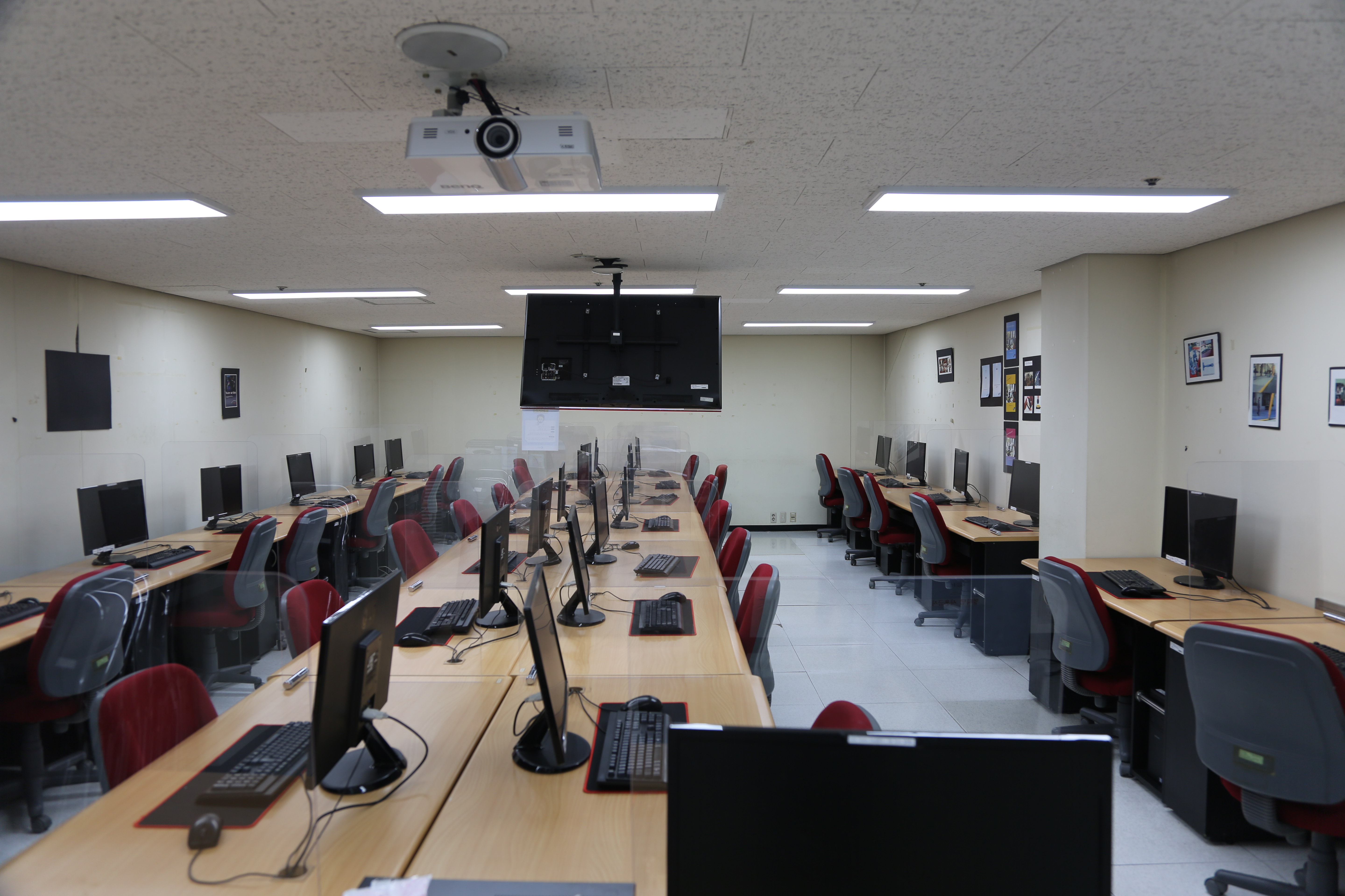 ※컴퓨터그래픽실(일송아트홀 지하1층 11B124)(IMG_0502.JPG)